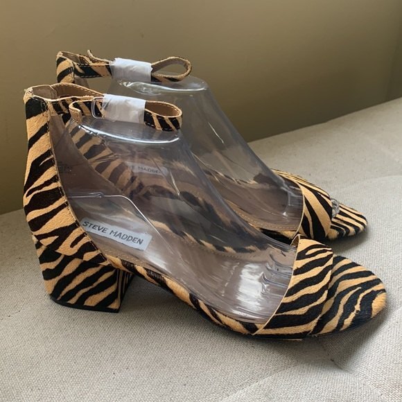 Steve Madden Irenee Sandals Tan Animal Print Cow Hair Low-Block Heel Size 9 Wide - Picture 1 of 12